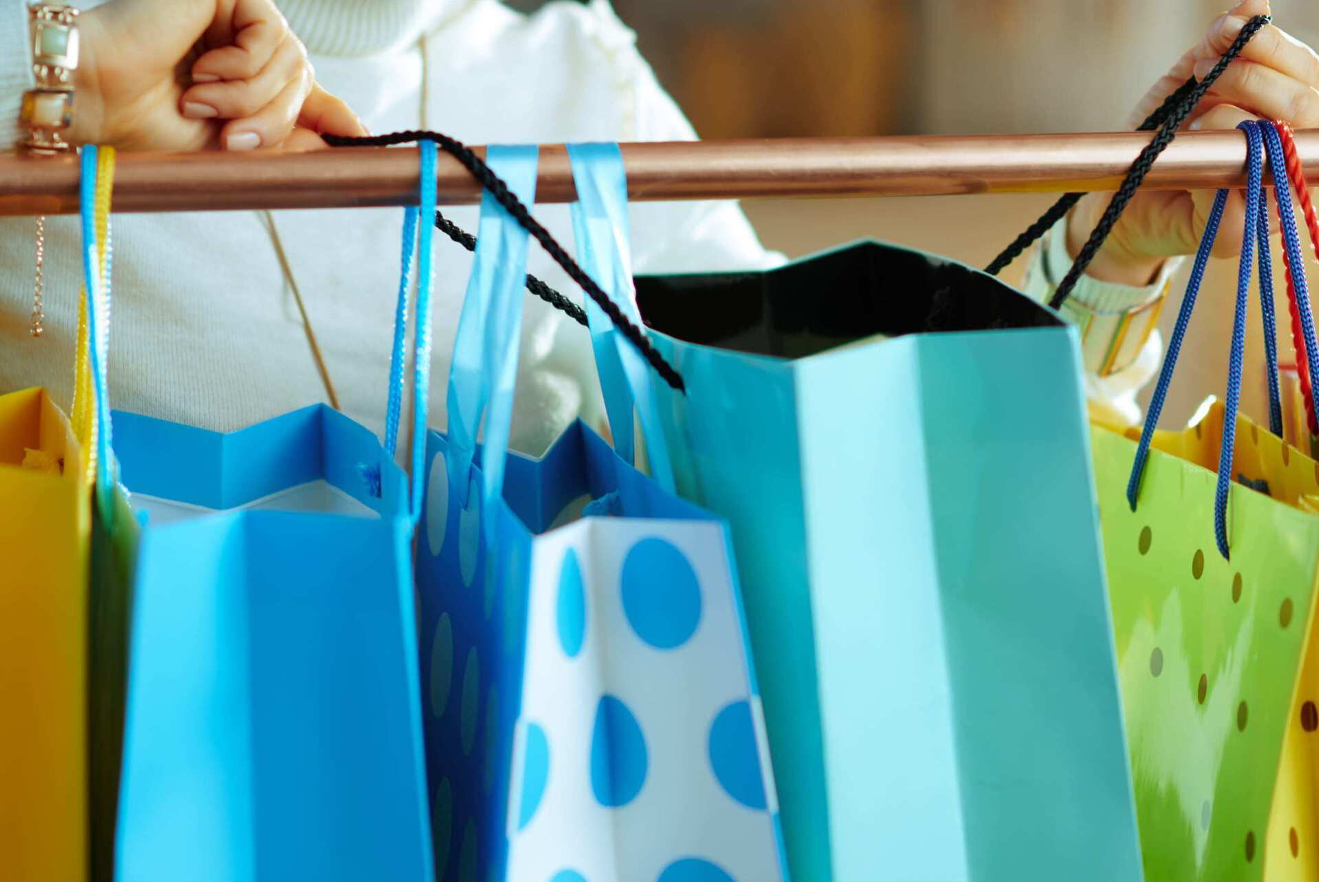 Экономия и выбор: как россияне совмещают онлайн-удобство и офлайн-уникальность